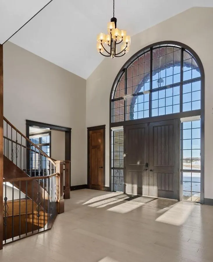 Semesterbostad Whitehorse Manor I Patio & Bbq I Sleeps 16 I Games Villa YYC