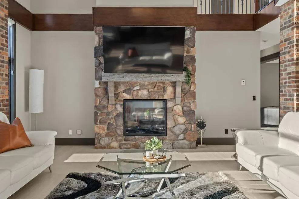Whitehorse Manor I Patio & Bbq I Sleeps 16 I Games Villa YYC