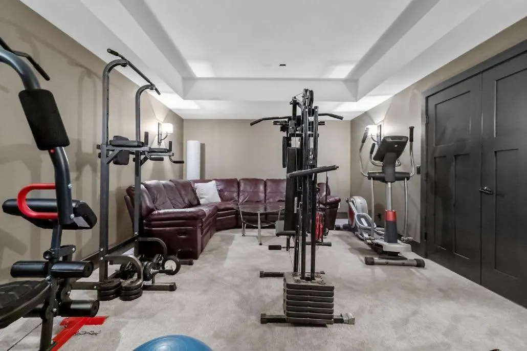 Whitehorse Manor I Patio & Bbq I Sleeps 16 I Games Villa YYC