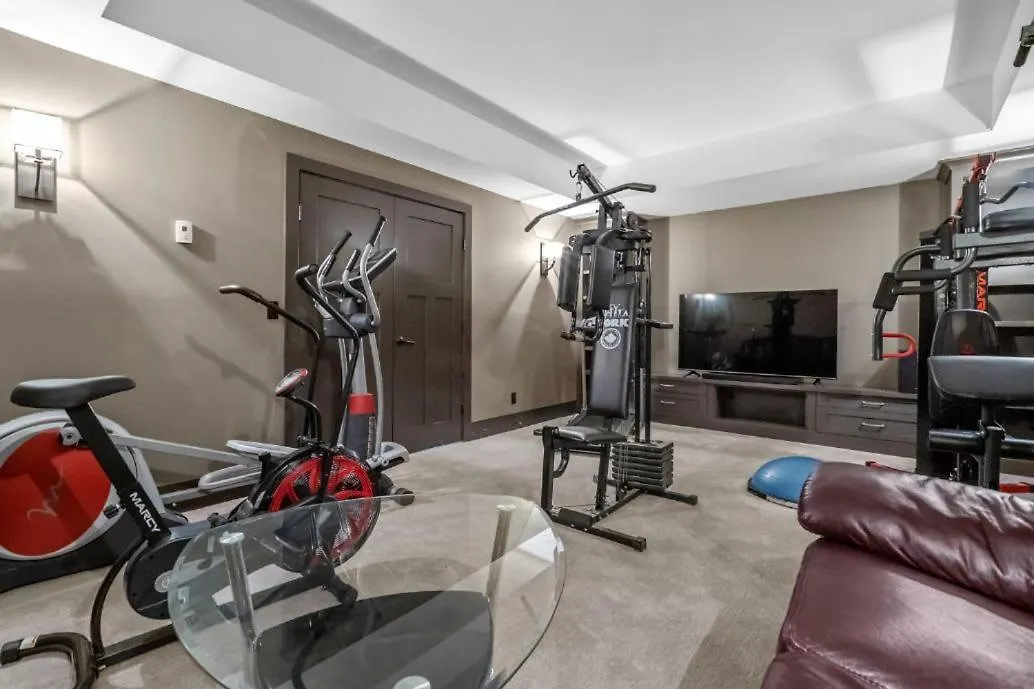 Whitehorse Manor I Patio & Bbq I Sleeps 16 I Games Villa YYC Semesterbostad