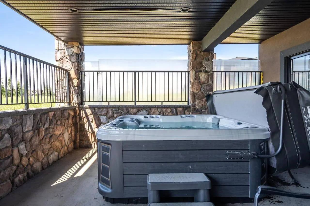 Whitehorse Manor I Patio & Bbq I Sleeps 16 I Games Villa YYC Semesterbostad